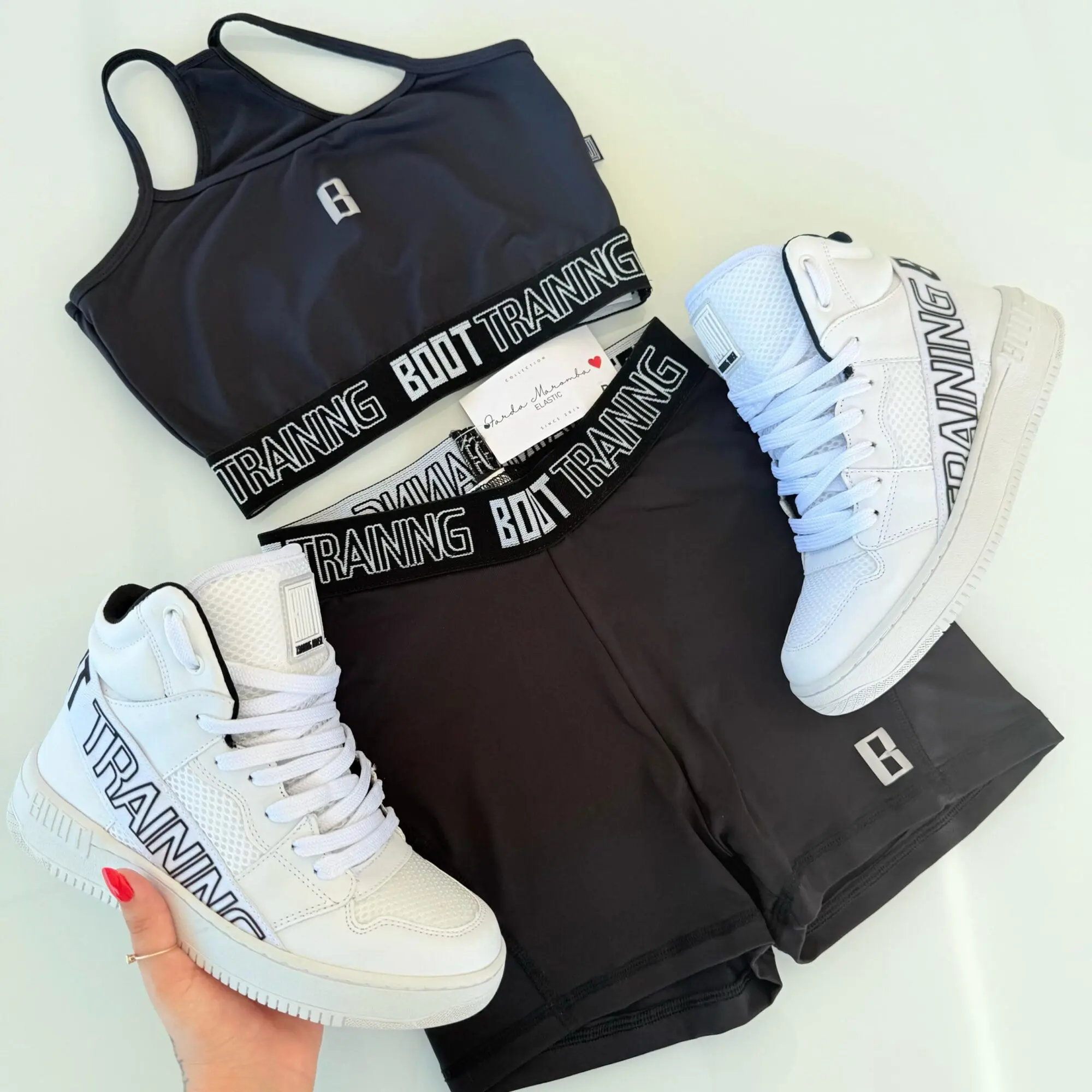 KIT: ELASTIC BRANCA + TOP BLACK + SHORT BLACK - Imagem 1