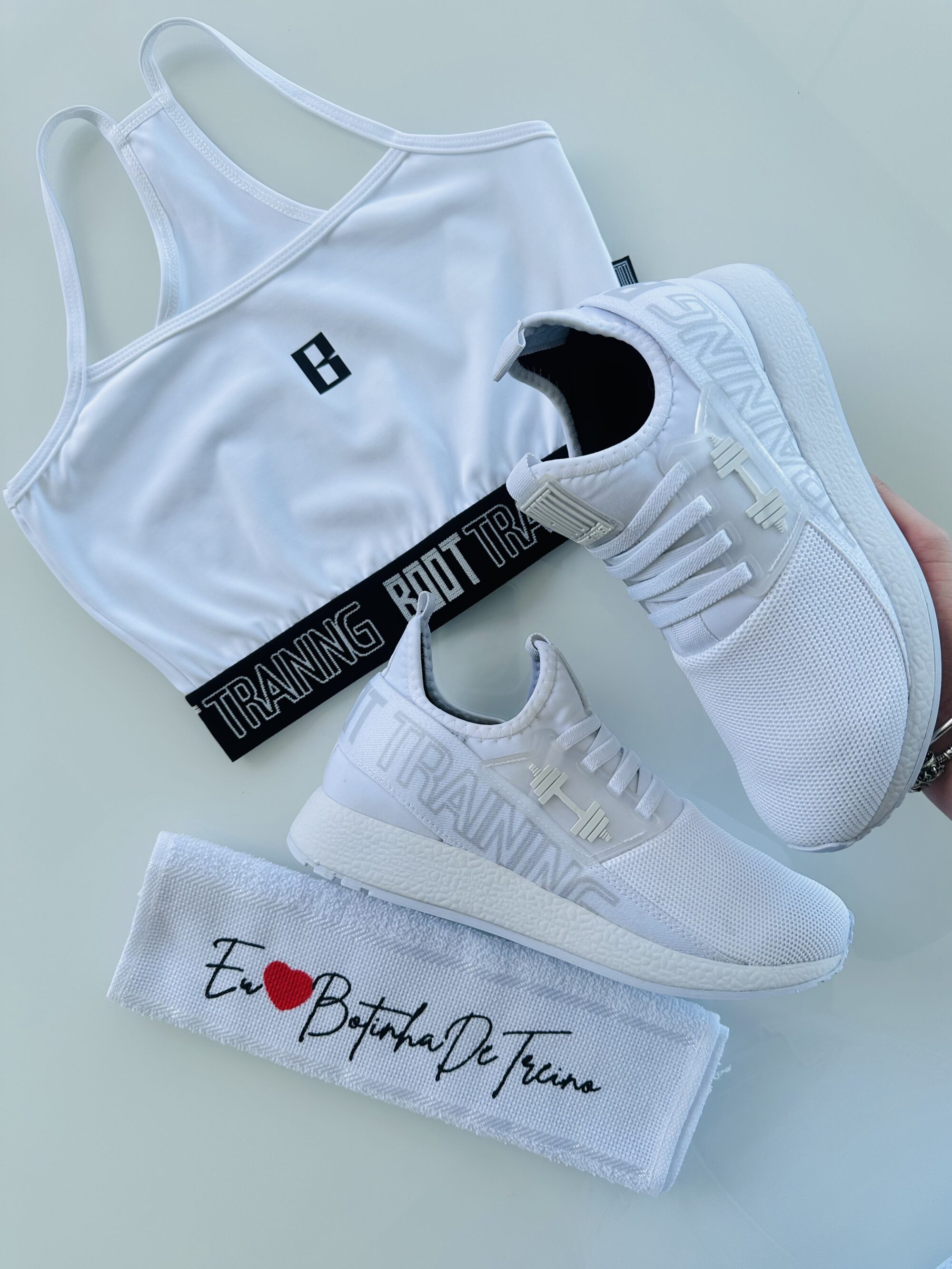 Compre: Tenis White e Ganhe: Top Elastic + Toalha - Imagem 1